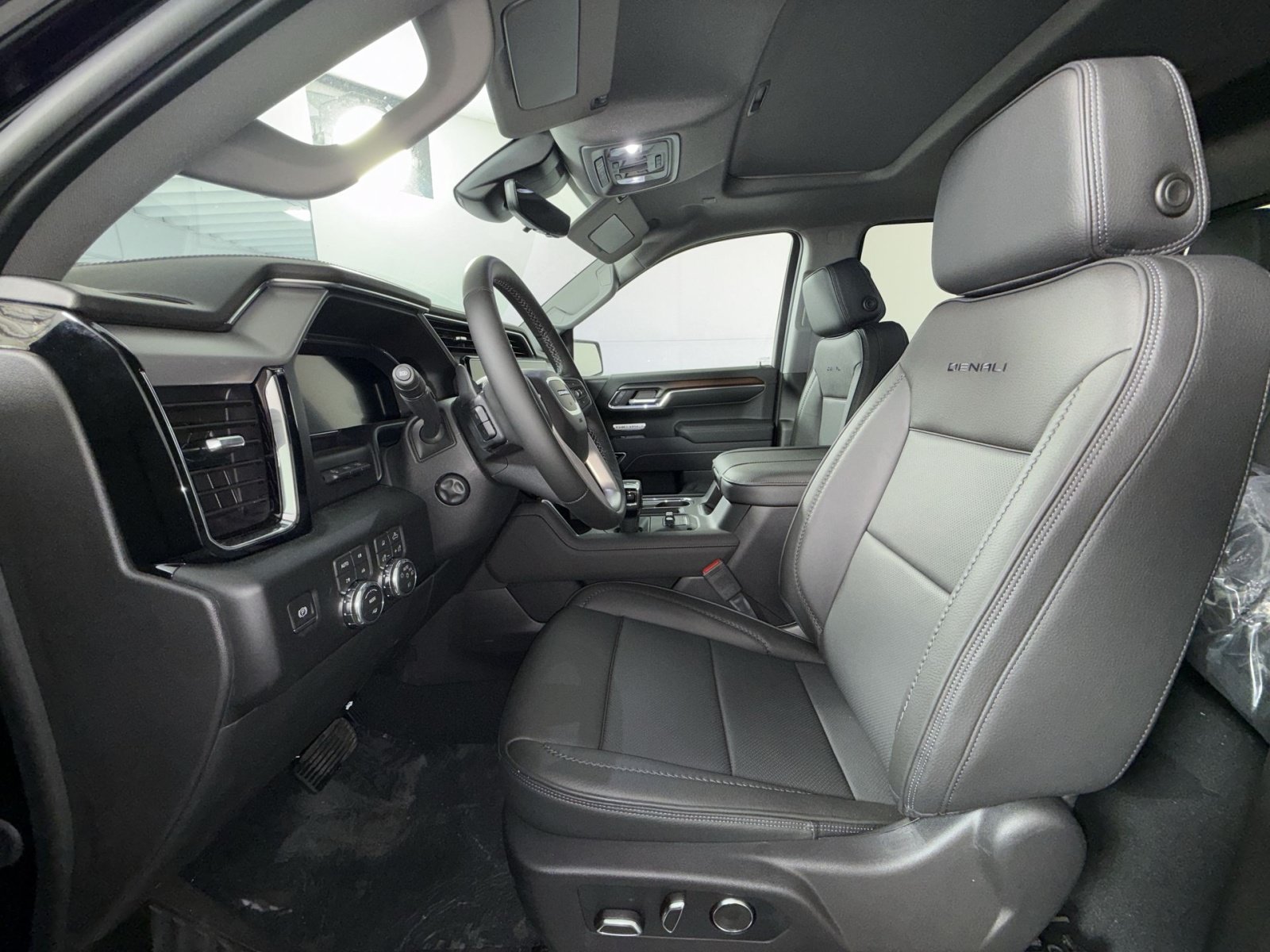 New 2026 GMC Sierra 1500 Denali w/ Denali Reserve Package AWD/4WD image 13
