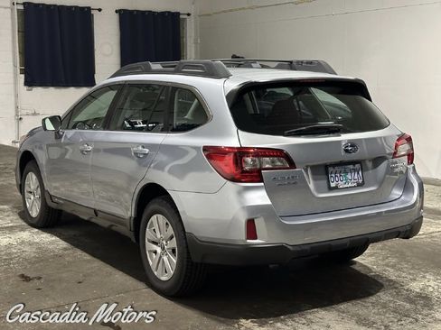 Used 2017 Subaru Outback 2.5i AWD/4WD image 5