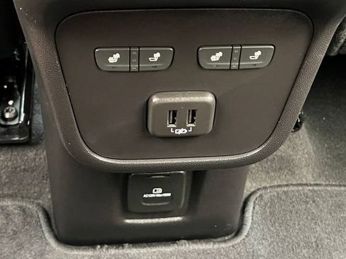 Used 2024 Chevrolet Equinox Premier AWD/4WD image 40