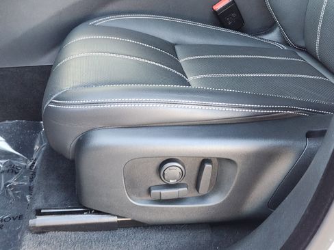 Certified 2023 Land Rover Range Rover Velar R-Dynamic S image 27