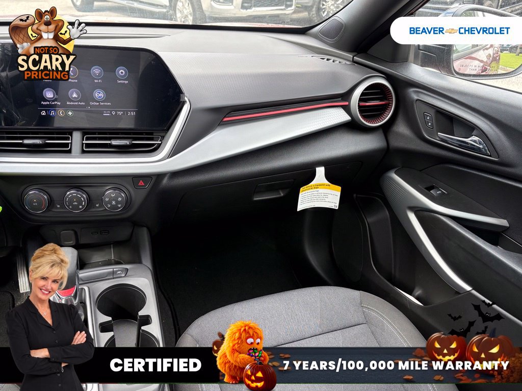 Used 2025 Chevrolet Trax RS w/ Sunroof Package FWD image 17
