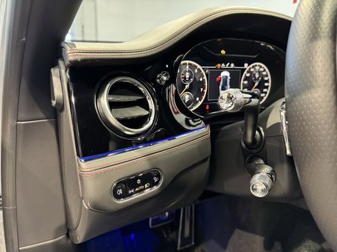 Used 2022 Bentley Flying Spur V8 image 21