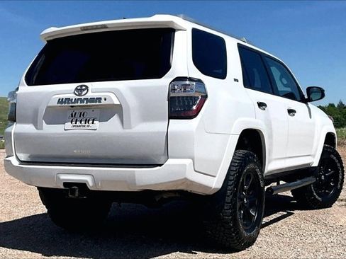 Used 2018 Toyota 4Runner SR5 AWD/4WD image 5