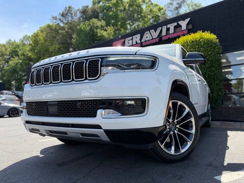 Used 2023 Jeep Wagoneer L Series II w/ Premium Group I image 2