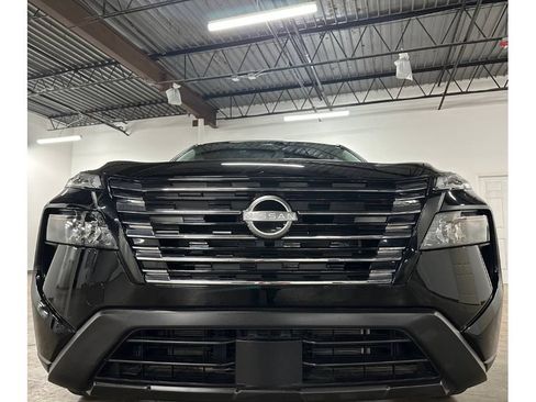 Used 2024 Nissan Rogue SV FWD image 3