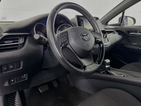 Used 2018 Toyota C-HR XLE image 22