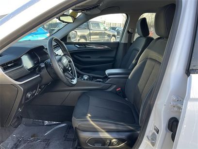 Used 2023 Jeep Grand Cherokee Laredo