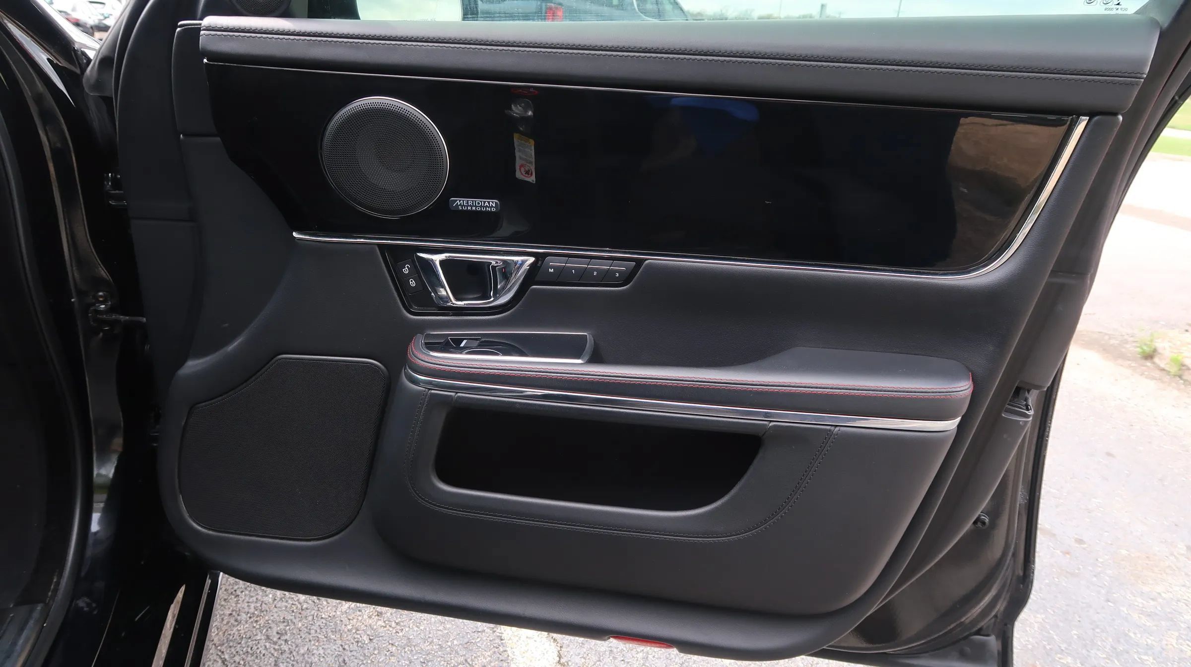 Used 2014 Jaguar XJ R LWB RWD image 46