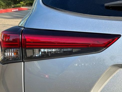 Used 2023 Toyota Highlander LE image 48