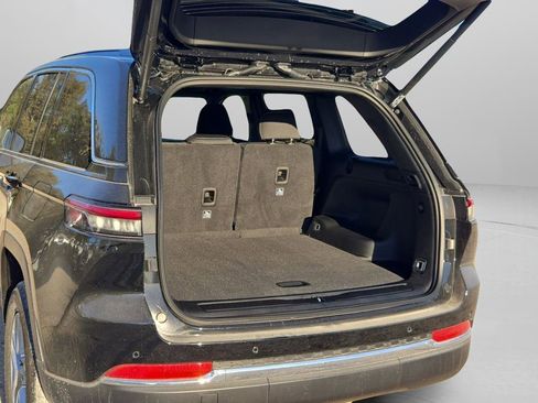 New 2025 Jeep Grand Cherokee Laredo X w/ Luxury Tech Group I image 25