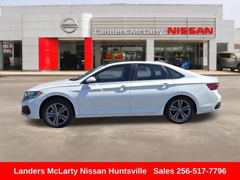 Used 2024 Volkswagen Jetta SE w/ Panoramic Sunroof Package FWD image 8