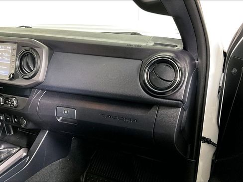 Used 2020 Toyota Tacoma TRD Sport image 16
