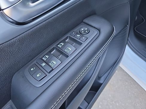 New 2026 Chrysler Pacifica Limited w/ Trailer Tow Group image 30