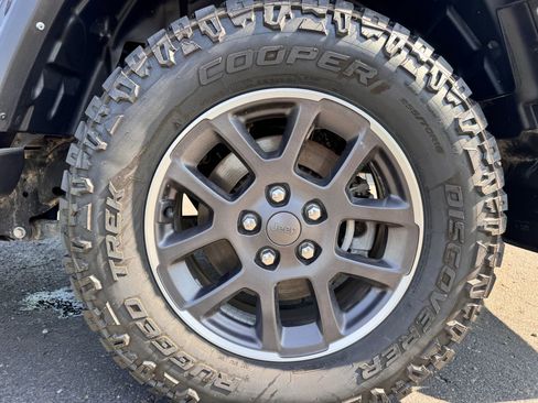 Used 2021 Jeep Gladiator Overland AWD/4WD image 31