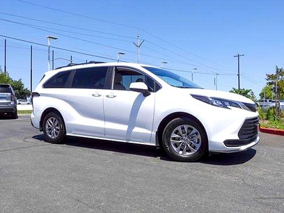 Used 2025 Toyota Sienna LE