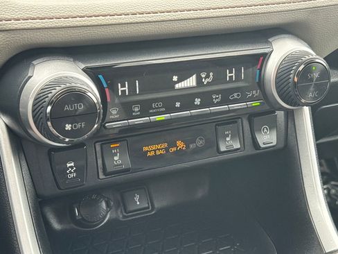 Used 2022 Toyota RAV4 XLE image 25