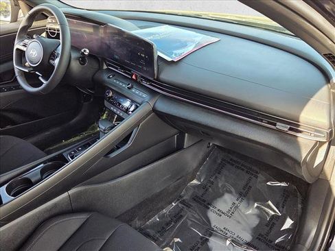 Used 2025 Hyundai Elantra SEL image 22