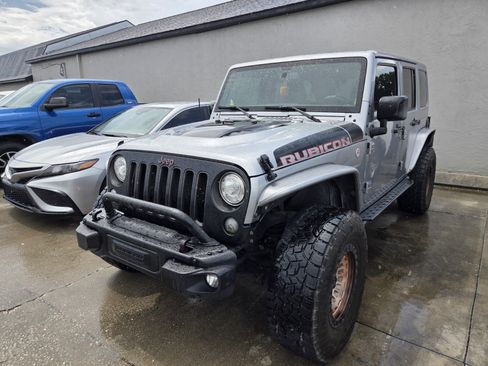 Used 2017 Jeep Wrangler Unlimited Rubicon AWD/4WD image 3
