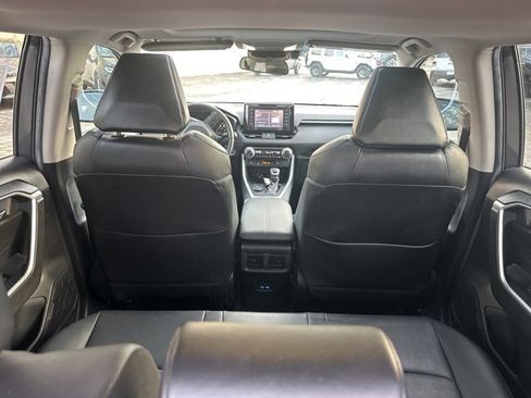 Used 2022 Toyota RAV4 XLE Premium image 19