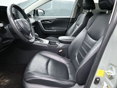 Used 2019 Toyota RAV4 XLE Premium w/ Cold Weather Package AWD/4WD image 12