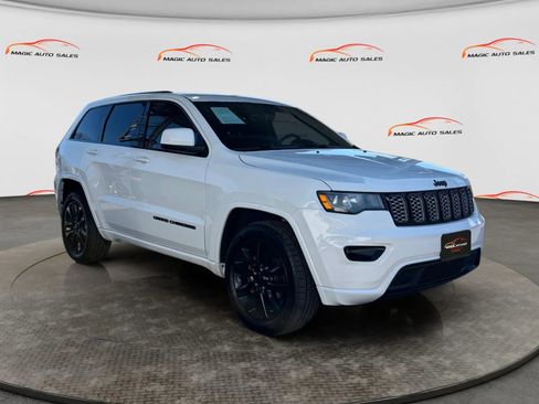 Used 2018 Jeep Grand Cherokee Altitude image 5