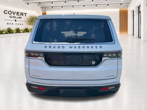 Used 2022 Jeep Grand Wagoneer Series III w/ Rear Seat Video Group 1 AWD/4WD image 10