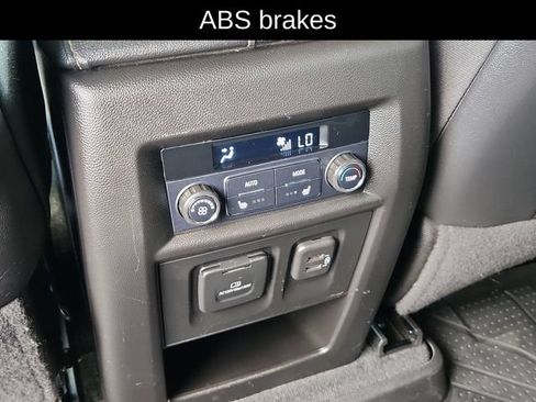 Used 2022 Chevrolet Traverse Premier w/ LPO, Floor Liner Package AWD/4WD image 28