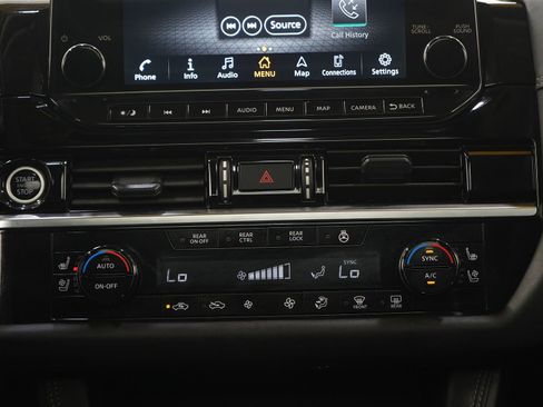 Used 2024 Nissan Pathfinder Platinum AWD/4WD image 18