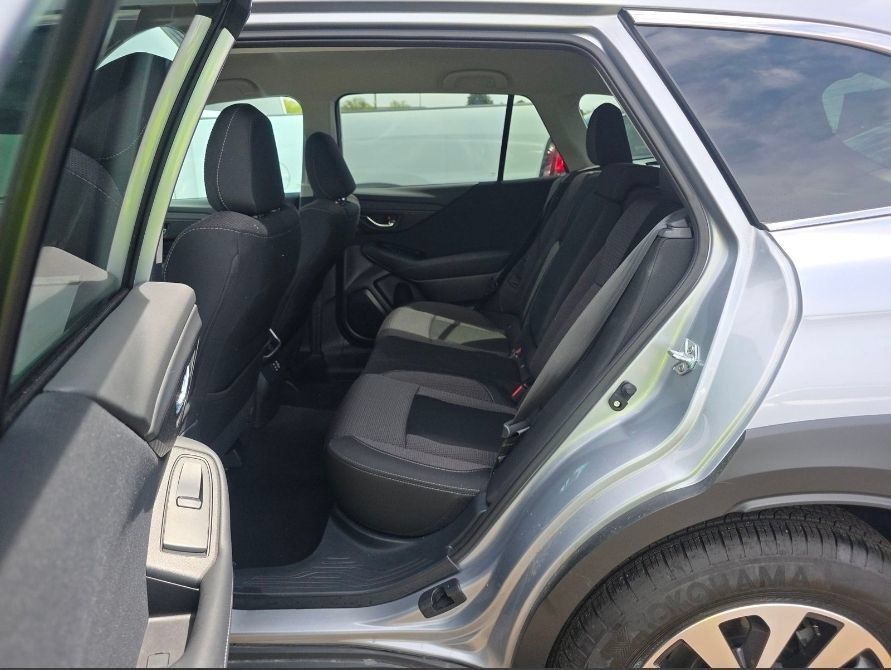 Used 2025 Subaru Outback Premium AWD/4WD image 7
