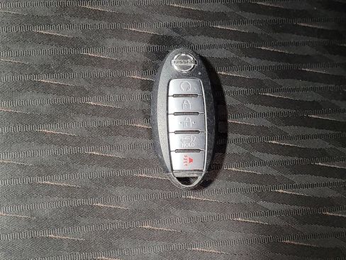 Used 2020 Nissan Rogue SV image 32