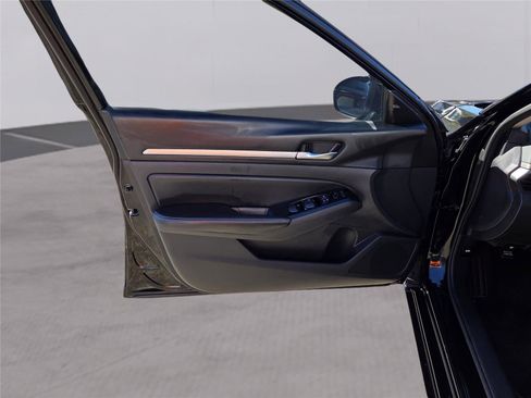 Used 2023 Nissan Altima 2.5 SV image 6