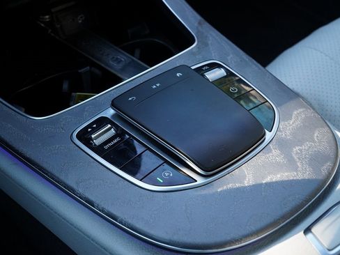 Used 2021 Mercedes-Benz E 350 Sedan image 21