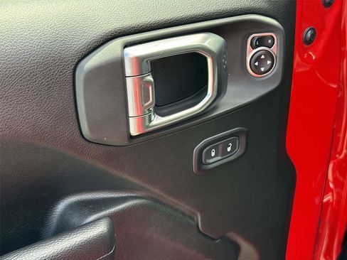 Used 2025 Jeep Wrangler Unlimited Rubicon AWD/4WD image 21