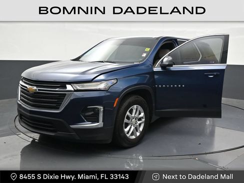 Used 2023 Chevrolet Traverse LS FWD image 1