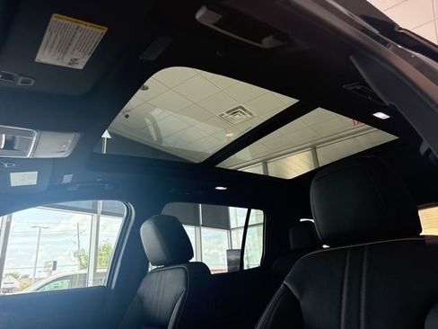 New 2025 Chevrolet Traverse High Country w/ LPO, Floor Liner Package image 32