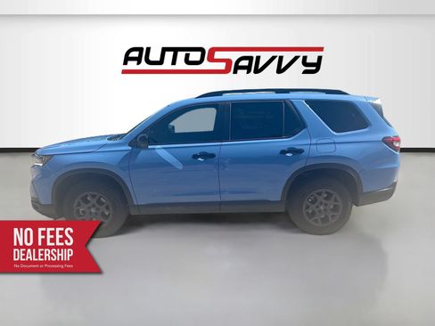 Used 2025 Honda Pilot TrailSport image 4