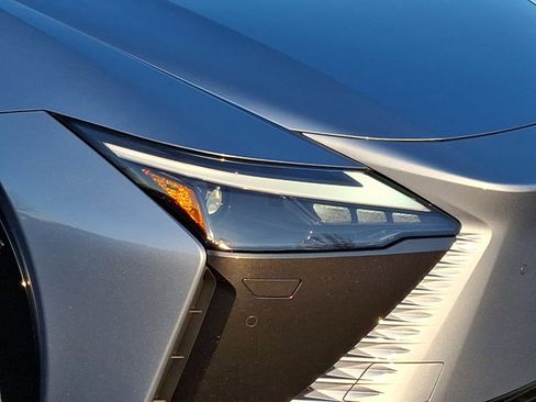 Used 2024 Lexus RZ 450e Premium image 6