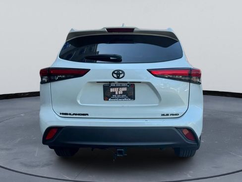 Used 2021 Toyota Highlander XLE AWD/4WD image 13