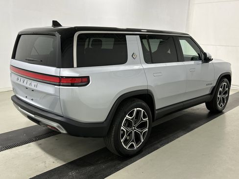Used 2025 Rivian R1S Adventure AWD/4WD image 5