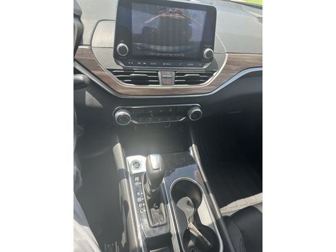Used 2024 Nissan Altima 2.5 SV FWD image 32