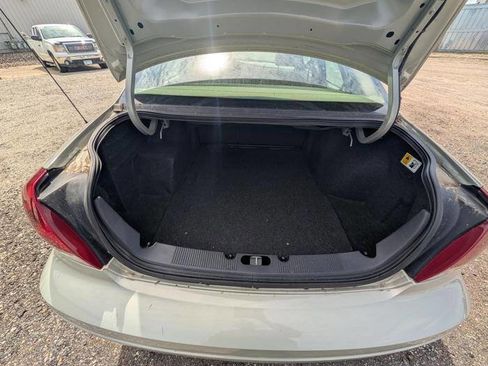 Used 2005 Ford Taurus SE FWD image 25