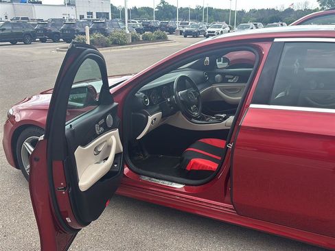 Used 2017 Mercedes-Benz E 300 4MATIC image 13