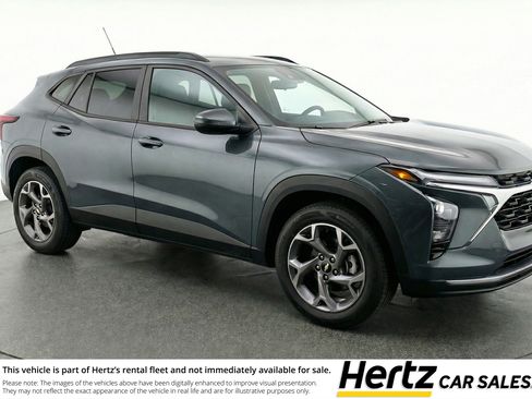 Used 2025 Chevrolet Trax LT w/ LT Convenience Package FWD image 1