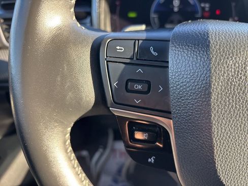 Used 2025 Toyota Camry SE image 18