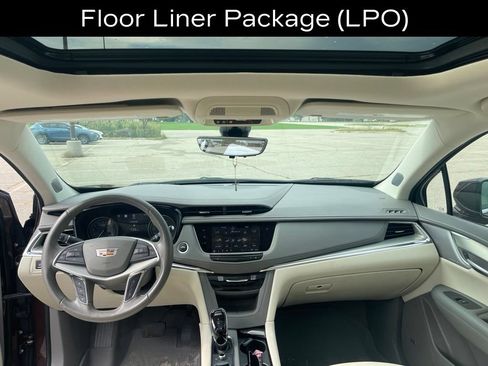Used 2022 Cadillac XT5 Premium Luxury w/ Technology Package AWD/4WD image 13