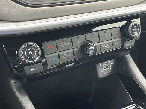 New 2026 Jeep Compass Limited image 25