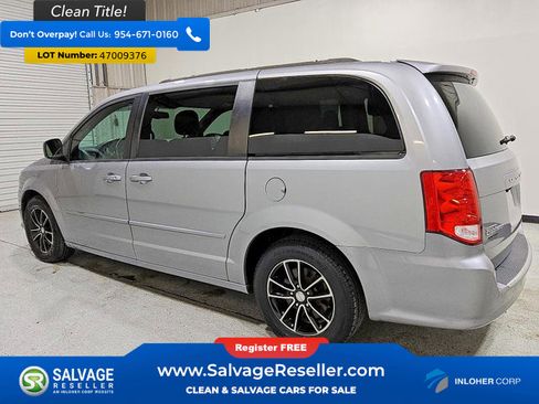 Used 2017 Dodge Grand Caravan GT image 3