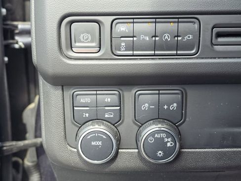 Used 2022 Chevrolet Suburban LT AWD/4WD image 32