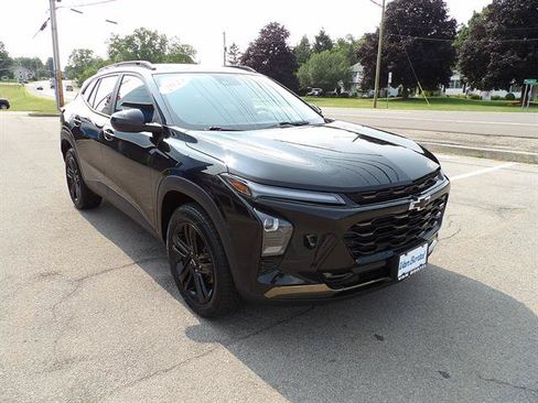 Used 2024 Chevrolet Trax ACTIV w/ Sunroof Package FWD image 7