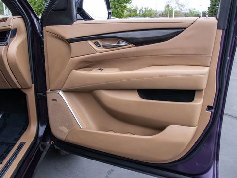 Used 2018 Cadillac Escalade Platinum AWD/4WD image 20